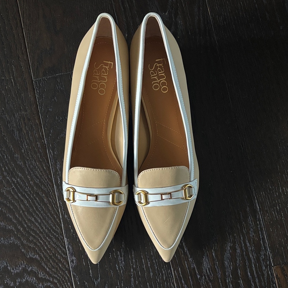 Franco Sarto sz 9 Beige and White small Heel Shoes with Gold Accents Pointy Toe
